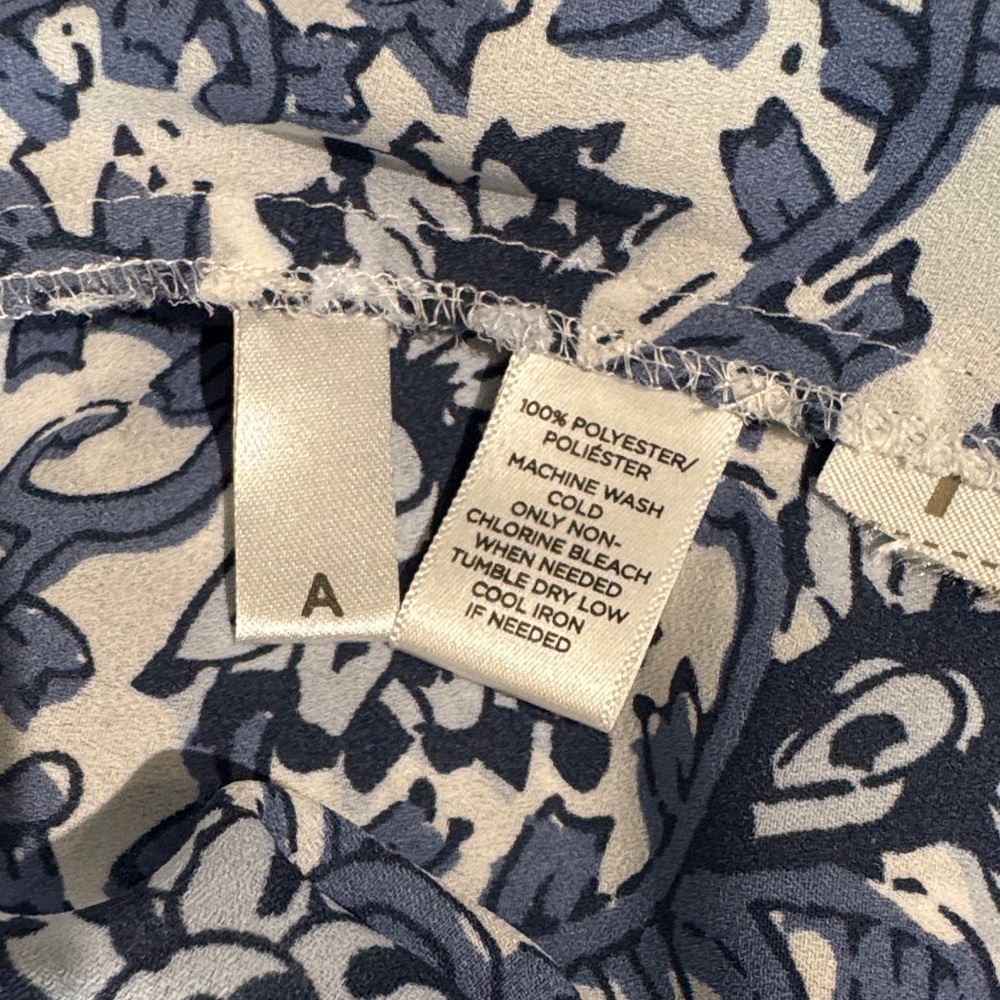 LOFT Navy and White Patterned Button Down Shirt - image 9